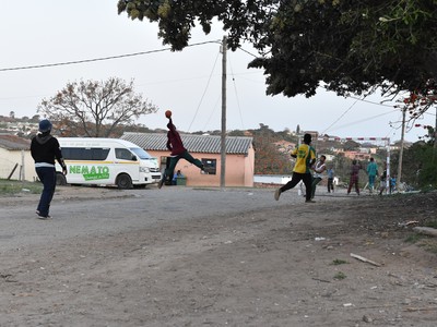 handball sessions in the street